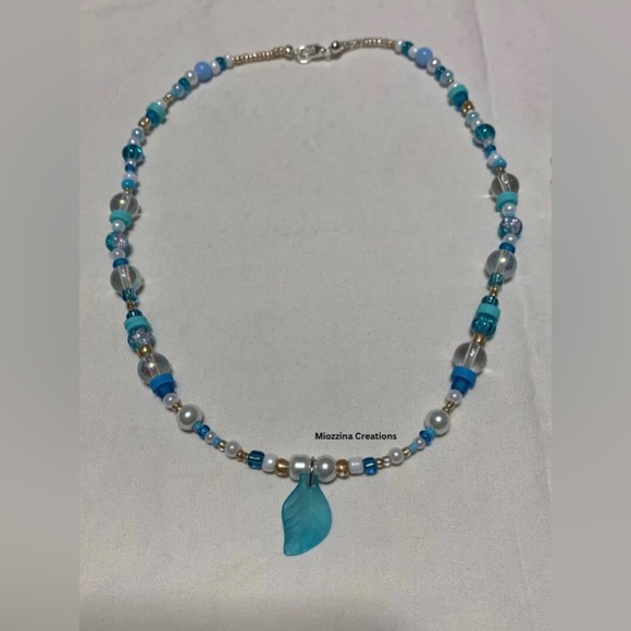 5/$20 ENTIRE SHOP CLEARANCE Leaf beaded necklace | Growth necklace 🍃 - Picture 4 of 10